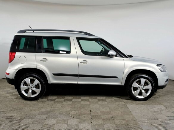 2015 Skoda Yeti I Рестайлинг, серебристый - вид 3