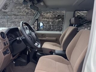 2025 Toyota Land Cruiser 71 70 Series Рестайлинг 2, белый, 15770000 рублей, вид 5