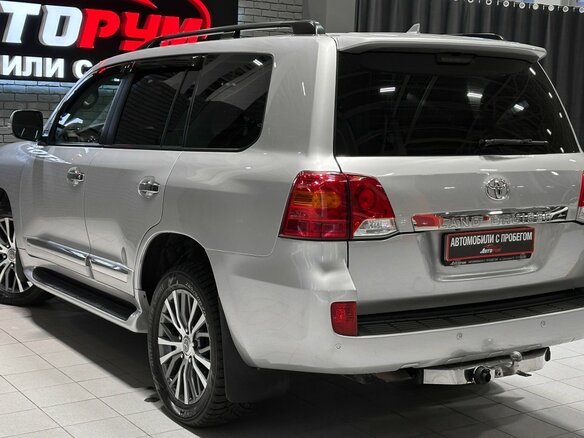 2014 Toyota Land Cruiser 200 Series Рестайлинг 1, серебристый, 3930000 рублей - вид 8