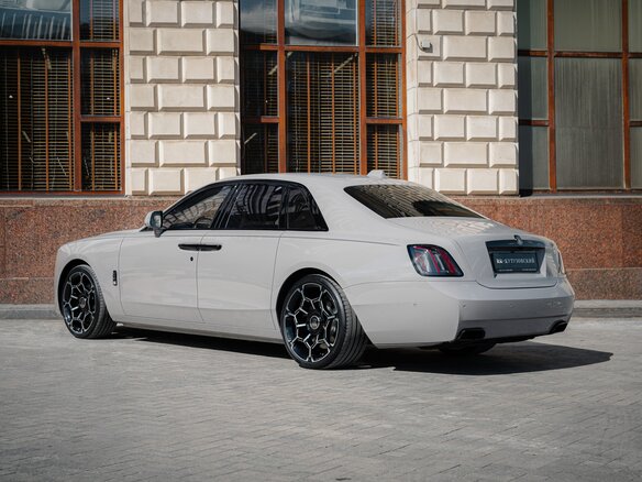 2026 Rolls-Royce Ghost Black Badge II Рестайлинг (Series II), серый, 58900000 рублей - вид 12