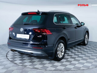 2017 Volkswagen Tiguan II, чёрный, 2070000 рублей, вид 4