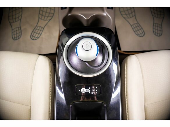 2015 Nissan Leaf 30kWh I (ZE0/AZE0), оранжевый - вид 20