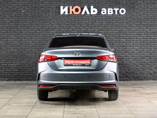 2020 Hyundai Solaris II Рестайлинг, серебристый, 1570000 рублей, вид 5