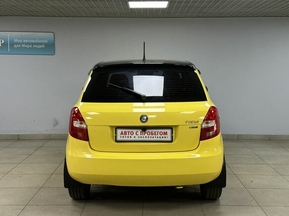 2011 Skoda Fabia II Рестайлинг, жёлтый, 670000 рублей - вид 5