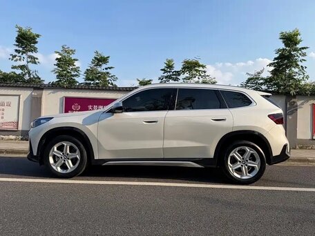 2023 BMW X1 Long 20Li sDrive III (U11/U12), белый, 3142012 рублей, вид 4