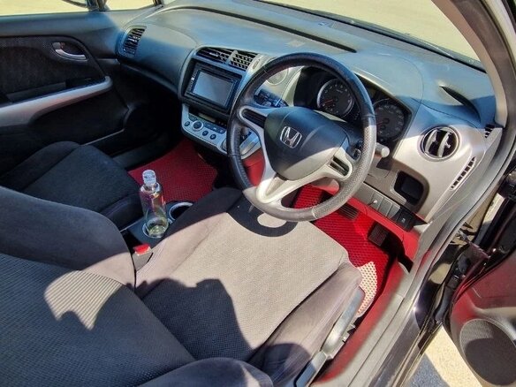 2013 Honda Stream II Рестайлинг, чёрный, 1420000 рублей - вид 4