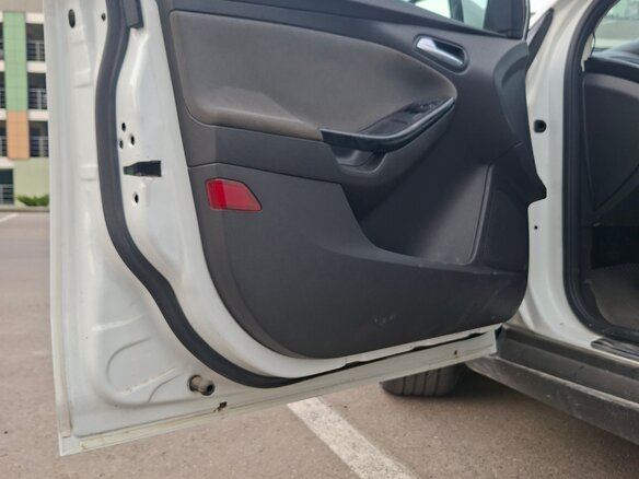 2011 Ford Focus III, белый - вид 14