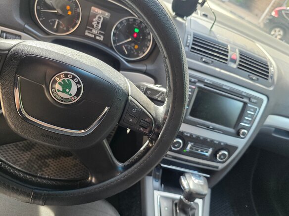 2013 Skoda Octavia II (A5) Рестайлинг, белый, 650000 рублей - вид 16