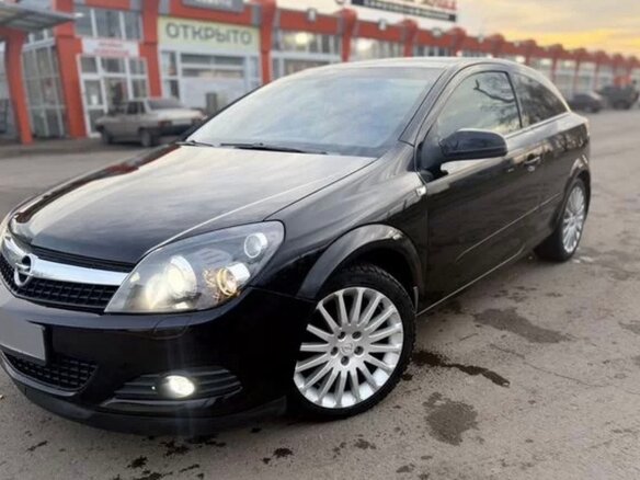 2009 Opel Astra GTC H Рестайлинг, чёрный, 500000 рублей - вид 1
