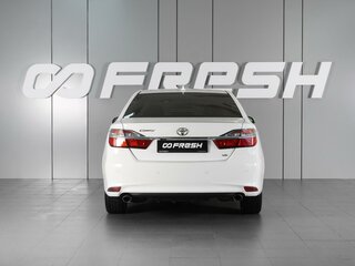 2017 Toyota Camry VII (XV50) Рестайлинг 2, белый, 2435000 рублей, вид 4