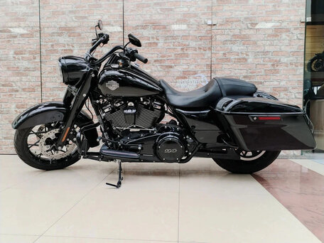 2021 Harley-Davidson Road King, чёрный, 1690000 рублей, вид 2