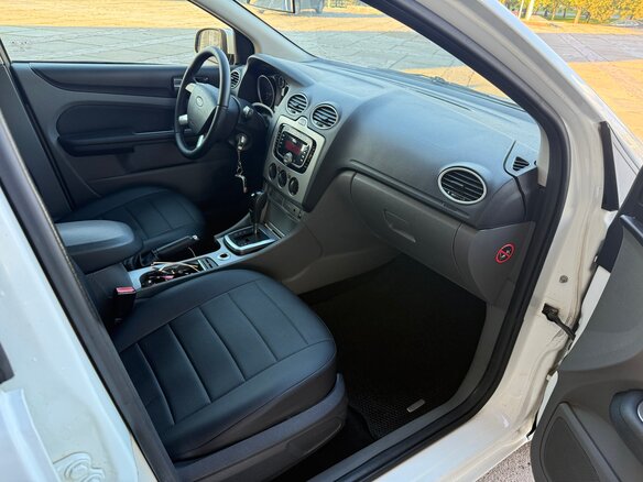 2011 Ford Focus II Рестайлинг, белый, 599000 рублей - вид 6