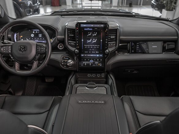 2026 Ram 1500 Crew Cab V Рестайлинг, серебристый, 9390000 рублей - вид 29