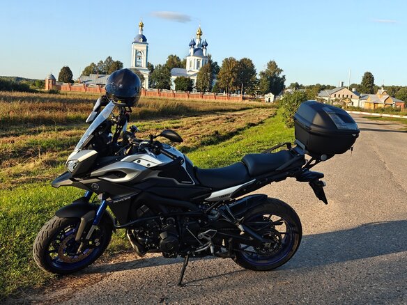 2015 Yamaha MT-09 Tracer (FJ-09), серебристый, 830000 рублей