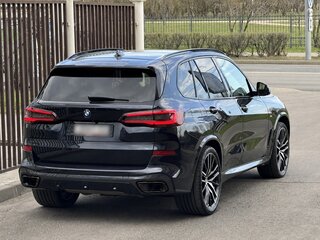 2020 BMW X5 40d IV (G05/G18), чёрный, 7400000 рублей, вид 4