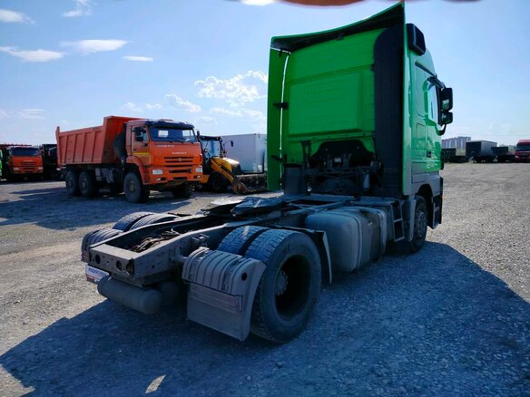 2018 Mercedes-Benz Actros, зелёный, 3782500 рублей - вид 2
