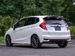 2018 Honda Fit III Рестайлинг, белый, 1205000 рублей, вид 4