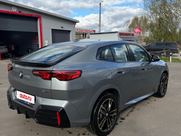 2024 BMW X2 xDrive25i II (U10), серый, 5650000 рублей - вид 5