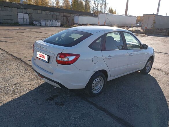 2024 Lada (ВАЗ) Granta I Рестайлинг, белый, 885000 рублей - вид 2
