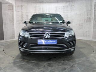 2015 Volkswagen Touareg II Рестайлинг, чёрный, 3099000 рублей, вид 2