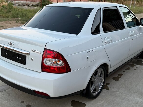 2013 Lada (ВАЗ) Priora I Рестайлинг, белый, 460000 рублей - вид 5