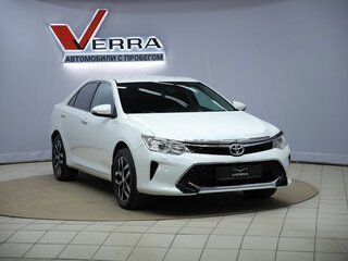 2016 Toyota Camry VII (XV50) Рестайлинг, белый, 1990000 рублей, вид 3