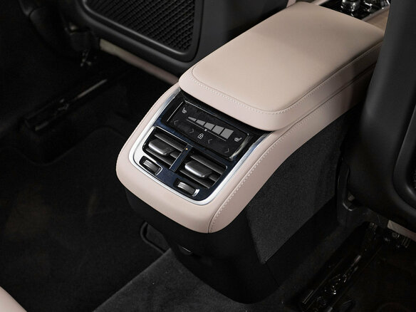 2026 Volvo XC90 B6 II Рестайлинг 2, чёрный - вид 24