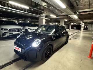 2021 Mini Hatch Cooper S III (F55/F56) Рестайлинг 2, чёрный, 3500000 рублей, вид 1