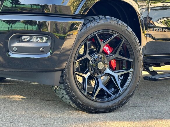2026 Ram 1500 Crew Cab eTorque V Рестайлинг, чёрный, 16500000 рублей - вид 15