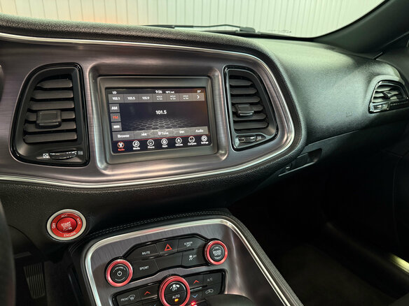 2017 Dodge Challenger III Рестайлинг 2, белый, 2497000 рублей - вид 10