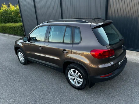 2015 Volkswagen Tiguan I Рестайлинг, коричневый, 1590000 рублей, вид 3