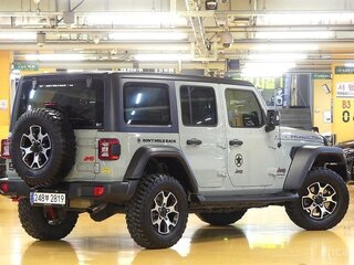 2023 Jeep Wrangler IV (JL), серебристый, 5740000 рублей, вид 4