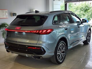2026 Audi Q5 40 TFSI III (GU), серебристый, 6200000 рублей, вид 5