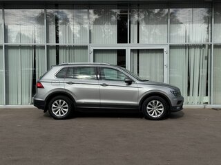 2017 Volkswagen Tiguan II, серебристый, 2149000 рублей, вид 4