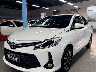 2022 Toyota Vios III Рестайлинг, белый, 940000 рублей, вид 2