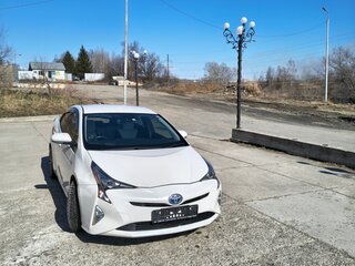 2016 Toyota Prius IV (XW50), белый, 1350000 рублей, вид 2