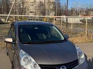2013 Nissan Note I Рестайлинг, коричневый, 990000 рублей, вид 3