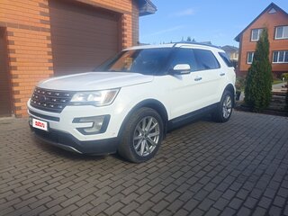2016 Ford Explorer V Рестайлинг, белый, 3100000 рублей, вид 1