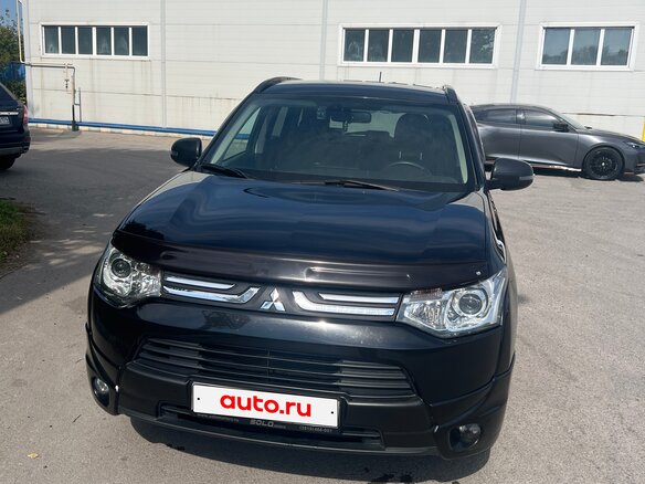 2013 Mitsubishi Outlander III, чёрный - вид 2