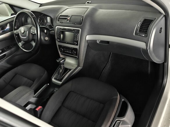 2012 Skoda Octavia II (A5) Рестайлинг, белый - вид 10