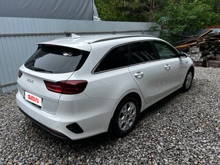 2021 Kia Ceed III Рестайлинг, белый, 2100000 рублей, вид 4