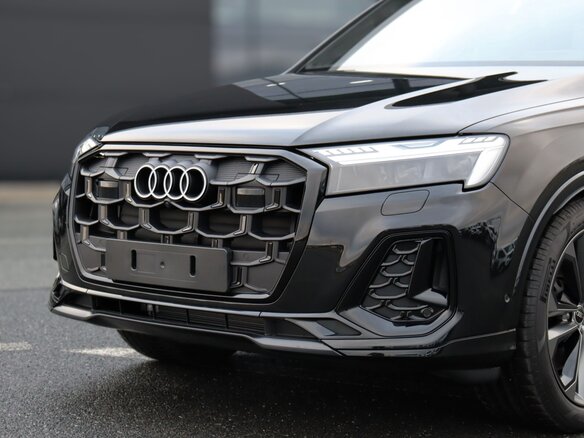 2025 Audi Q7 50 TDI II (4M) Рестайлинг 2, чёрный - вид 4