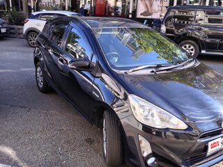 2014 Toyota Aqua I, чёрный, 580000 рублей, вид 2