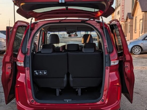 2020 Honda Freed II Рестайлинг, красный, 1500000 рублей - вид 14