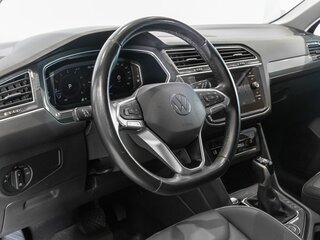 2021 Volkswagen Tiguan II Рестайлинг, красный, 2941258 рублей, вид 5