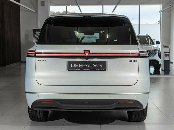 2026 Changan Deepal S09, серебристый, 7039900 рублей - вид 5