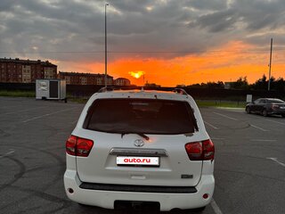 2014 Toyota Sequoia II, белый, 2200000 рублей, вид 3