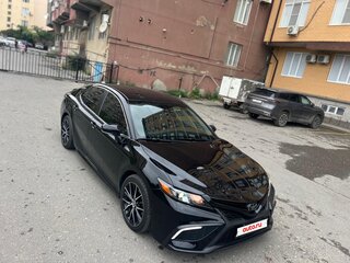 2022 Toyota Camry VIII (XV70) Рестайлинг, чёрный, 2500000 рублей, вид 2