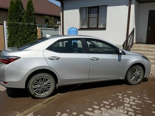 2018 Toyota Corolla XI (E160, E170, E180) Рестайлинг 1, серебристый, 1600000 рублей, вид 2