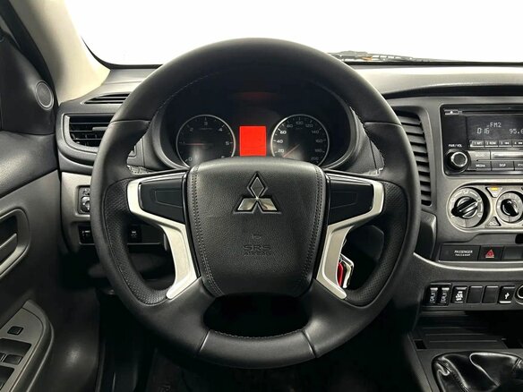 2017 Mitsubishi L200 V, белый, 2350000 рублей - вид 16